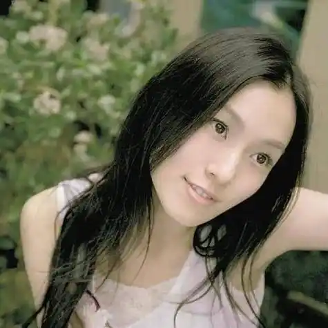 但范玮琪因为张韶涵的事儿声明尽毁,早已沦为娱乐圈边缘人物,这对她无