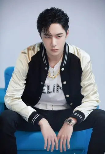 > 王一博休闲风造型帅写真图片(1/9)