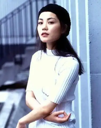 当众力挺金曲奖,三拒合唱邀请的王菲,当年为啥跟谢霆锋分手