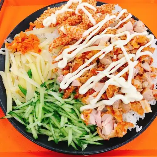 >> 培根铁板意面 包含:培根,青菜,包心菜 沙拉酱,意面等 里脊脆皮鸡