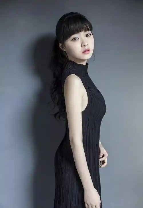 原创90后浙江美女余心恬写真美图俏丽多姿楚楚动人