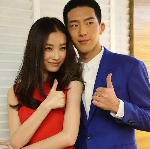 在他承认的女友当中只有倪妮,而且在倪妮在分手之后也是跟井柏然过着