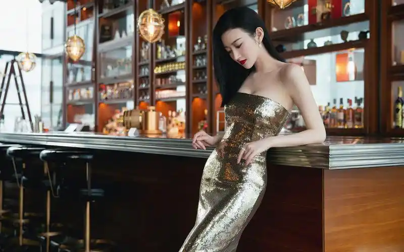 景甜鱼尾裙性感高清桌面壁纸