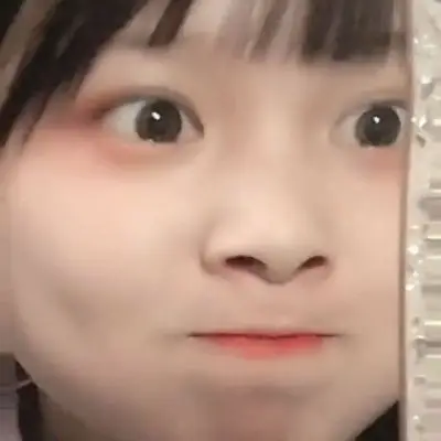 可爱搞怪萌妹脸部特写表情包      宋原