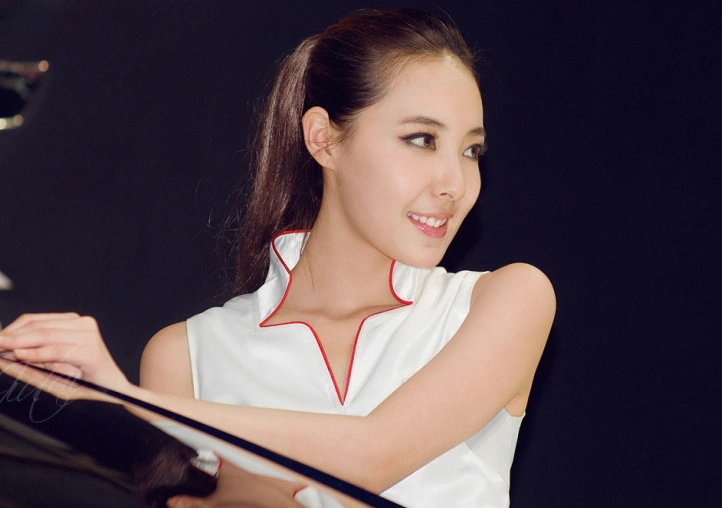 第五名:宋梓侨 宋梓侨在《何以笙箫默》饰演文敏,瑰宝杂志社总监,她