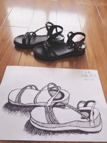 素描写生班《凉鞋写生》学生作品