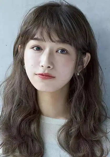 日系卷发中长发可爱,日系软妹风后头率百分百_发型造型_宝妈时尚生活