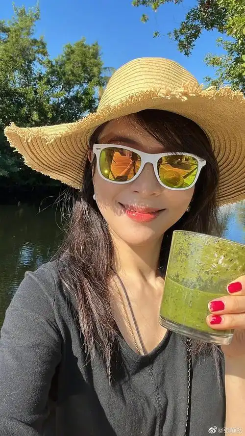 44岁的张静初,活成内娱另类卷王