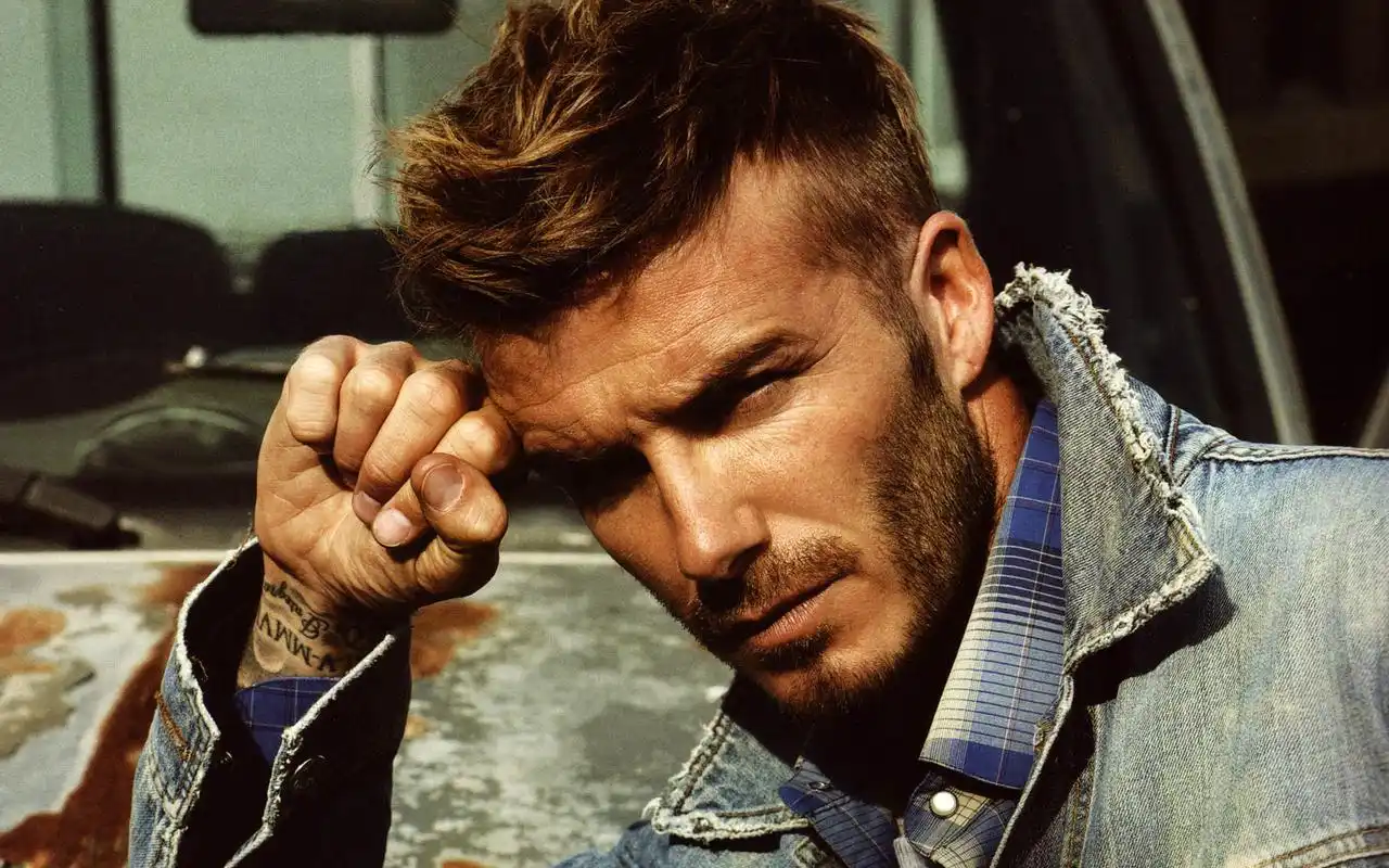 贝克汉姆英伦范儿帅气简约养眼写真桌面壁纸下载