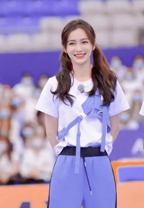 杨颖八个字介绍跑男11季主题##奔跑吧##杨颖说第十一季奔跑吧仍约