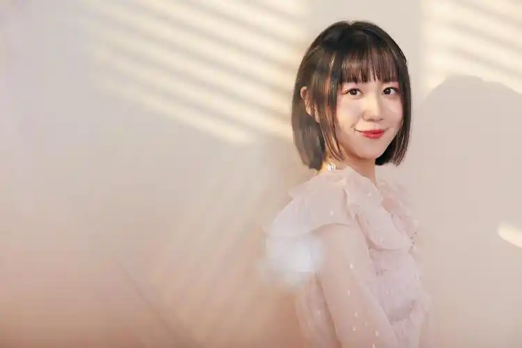 感恩平凡珍惜当下 谢春花新单《最想要的生活就在现在》首播