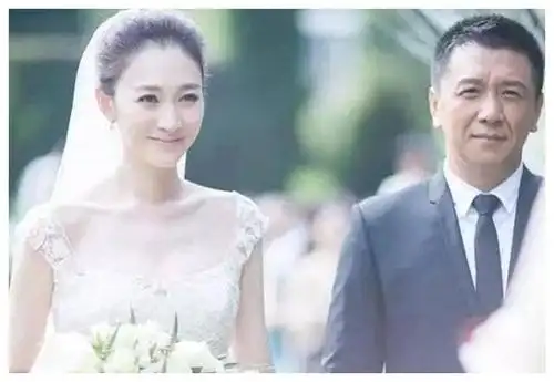 2005年李小冉敲定恋情过了3月孙东海冲进她家怒骂其父母