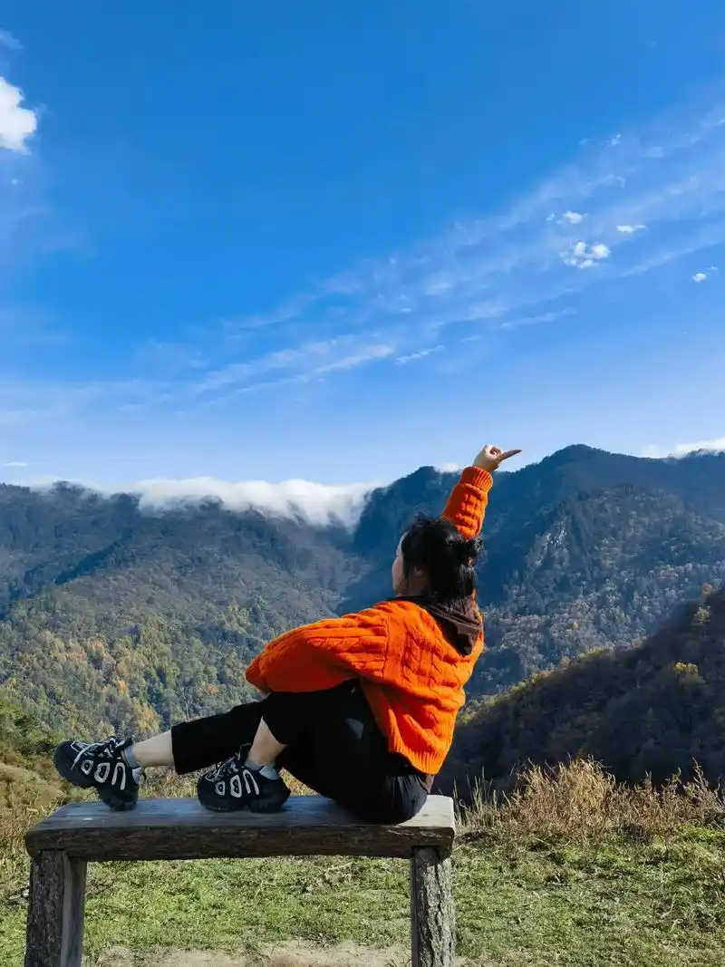 登上山顶看美景 …蓝天白云定会如期而至 …生活不止眼前的苟且 - 抖