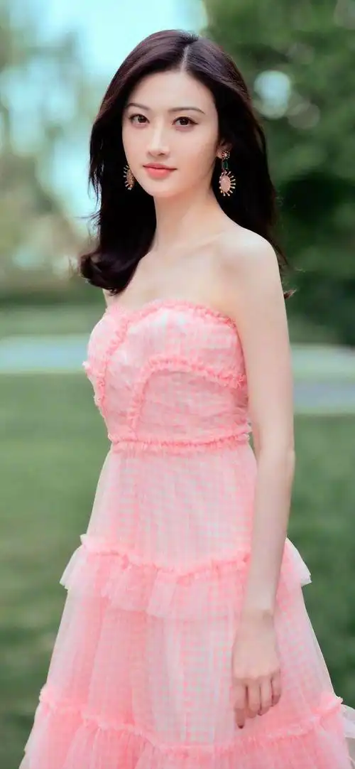 景甜终于换风格偏分长发配硕大耳环气质惊艳绝伦