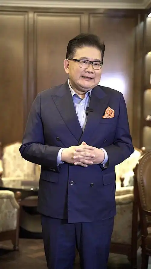 著名主持人曹可凡先生现身龙谕品鉴会