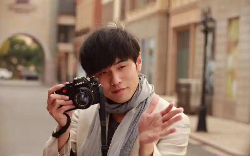 52岁的国内摇滚先驱郑钧评价现代音乐排行榜这就是一坨