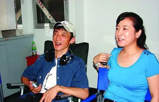 1997年,陈小艺与 刘惠宁在拍摄时相识,恋爱一年后结婚,之后育