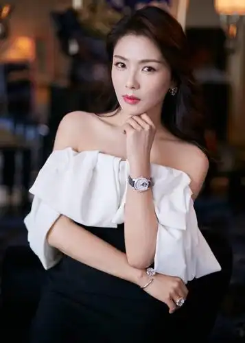 42岁刘涛最新写真曝光状态极佳露肩裙显玲珑曲线