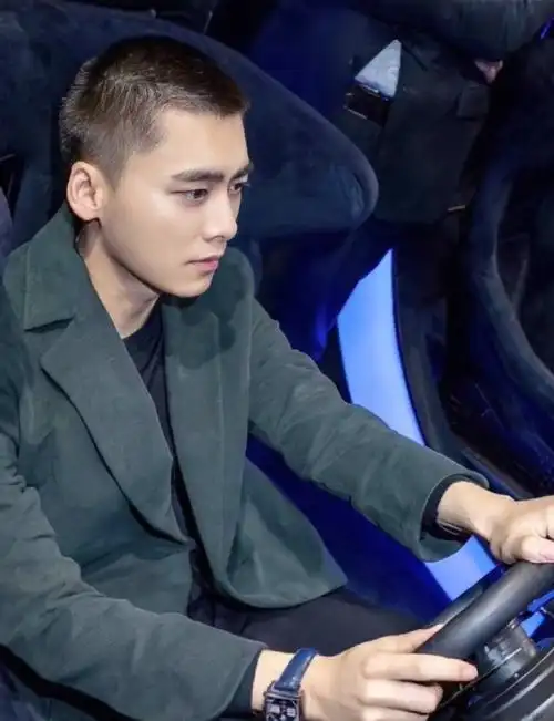 与李易峰一六相伴一路爱##挑战每天按相册顺序发一张李易峰的照片