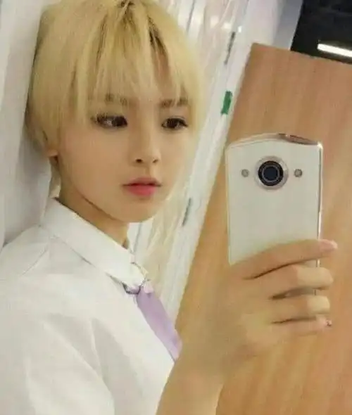 杨超越双马尾最可爱蘑菇头旧照曝光宅男粉集体沦陷