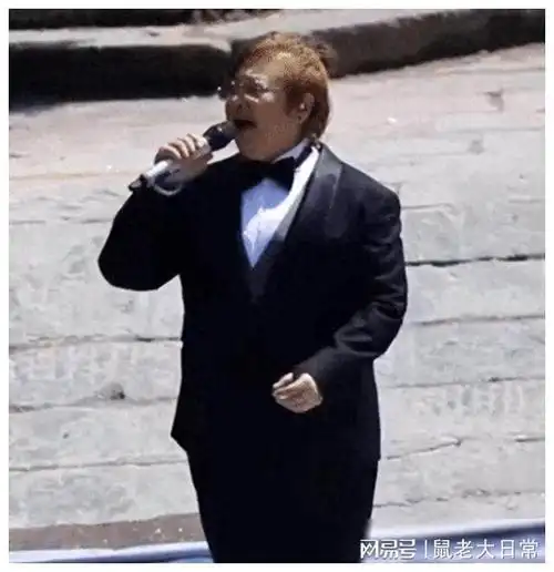 韩红漂亮成功!瘦到脸脱相撑不住衣服,网友表示变太多认不出