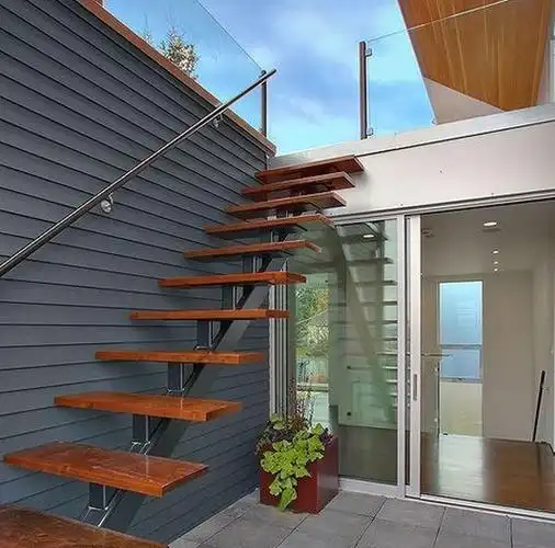 户外木楼梯效果图