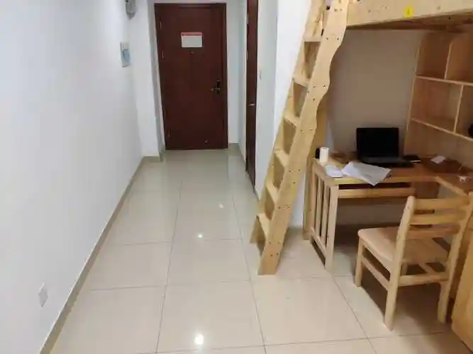 表示晒一下西湖大学的寝,双人间,独立卫浴,空调以及距离书桌非常远的