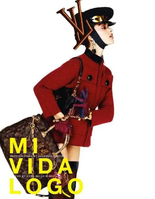 dior,chanel等顶着大牌logo做时尚 vogue2011年11月封面(2)_时尚杂志