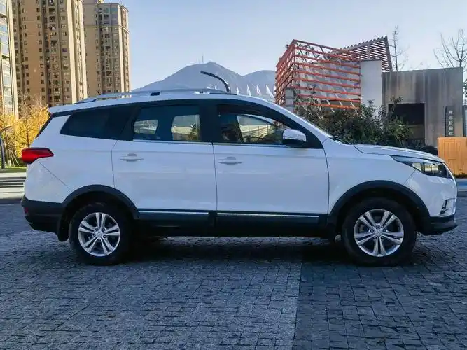 17年上牌北汽幻速s3l,尊贵版手动挡1.5l,私家一手车