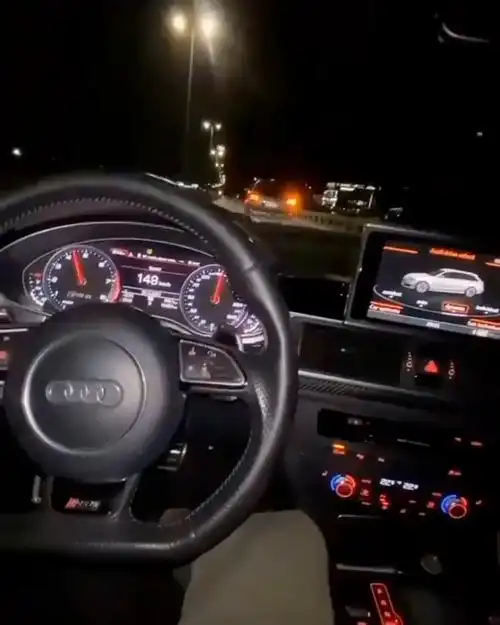 晚上一个人烦的时候,开车出去散散心