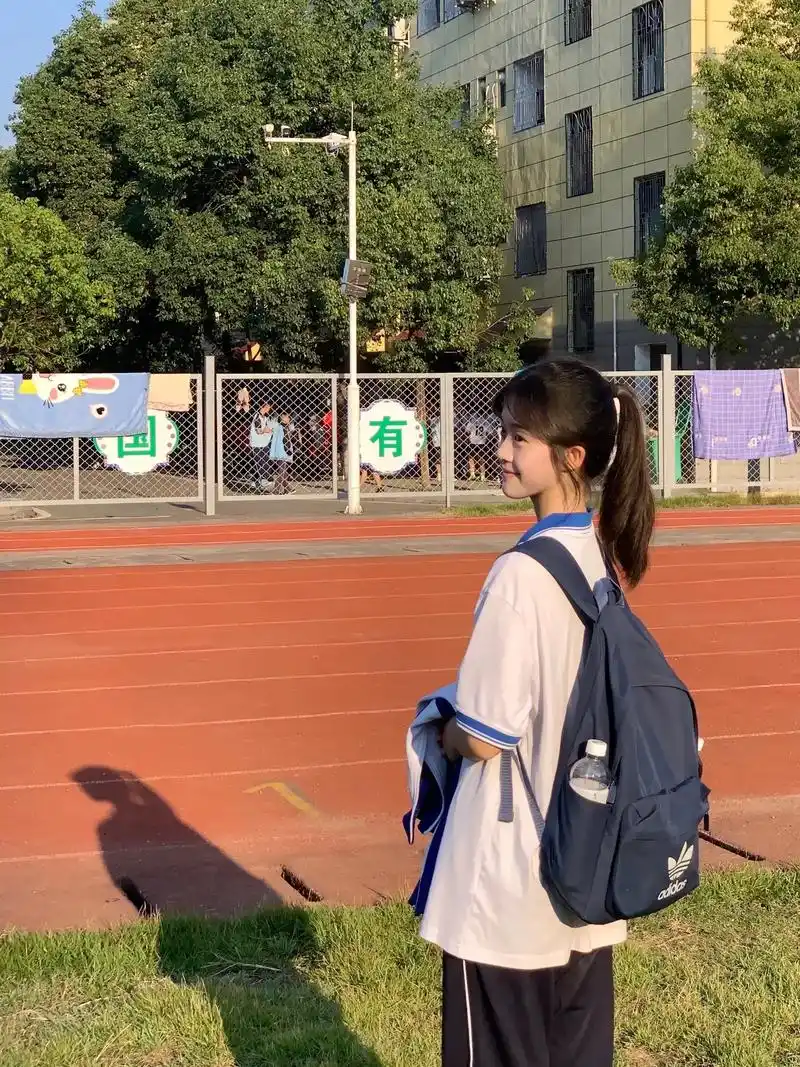 痛苦的是你根本没看我#女高中生 #纯情女高 #校服 - 抖音