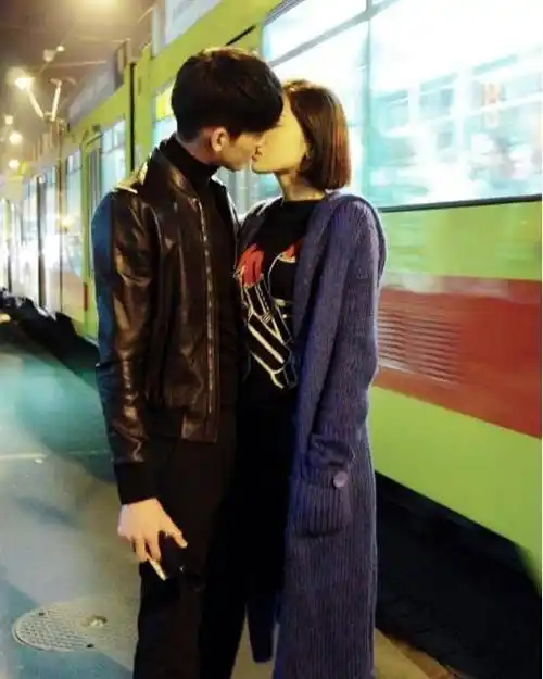 张翰郑爽高调宣布复合(张翰郑爽疑似复合上热搜,张翰直接回应)