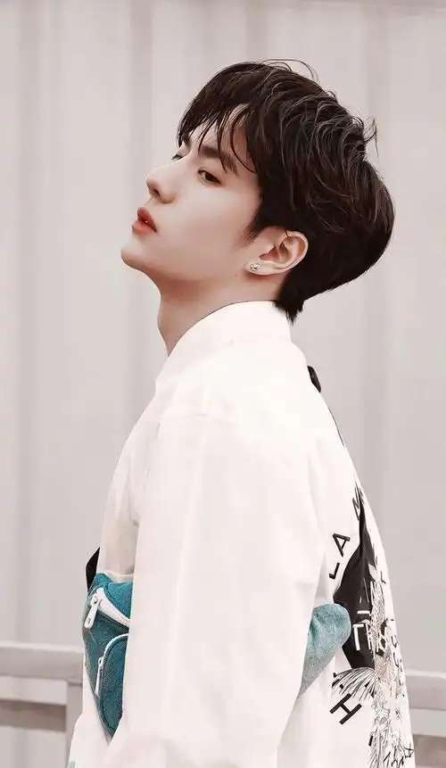 王一博帅炸合集图片/壁纸