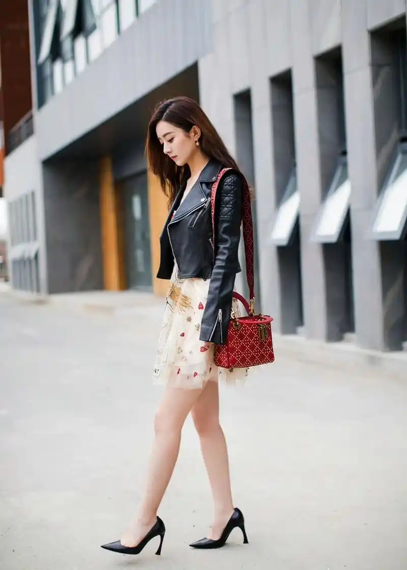 明星穿搭[话题]##绝美[话题]##大长腿[话题]##高跟鞋[话题]##颖宝