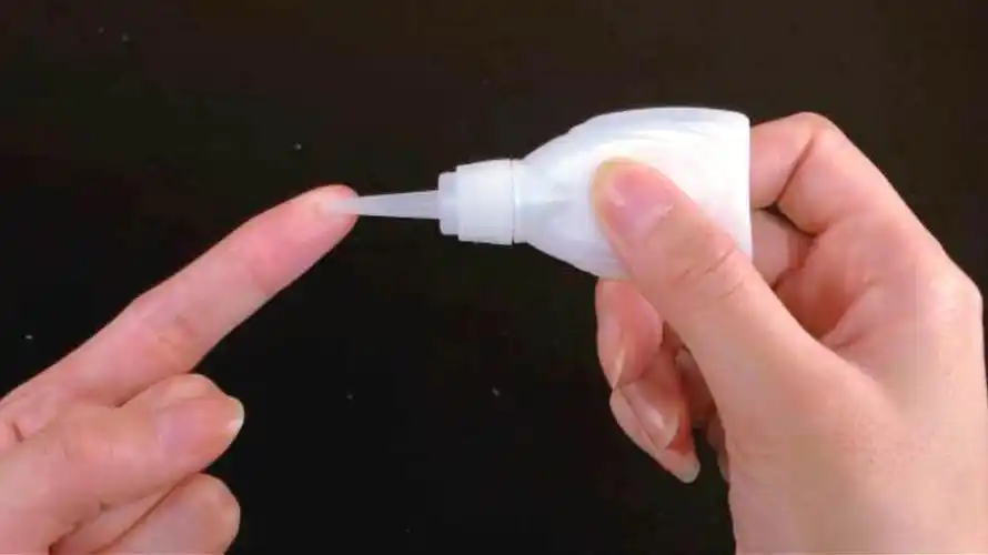 手指被502胶水粘住别着急教你简单一招胶水快速溶解快学学