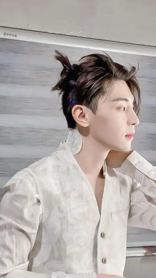 一个集生图好帅,素颜,皮肤好白等话题于一身的神仙颜值; cr水印 展开