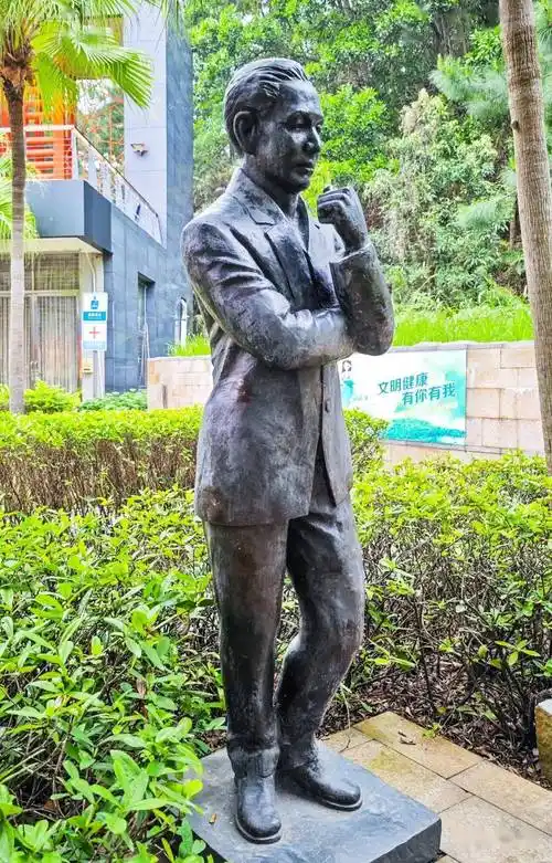 容祖儿,祖籍蓬江,香港著名歌手.刘德华,祖籍蓬江,香港著名演员.