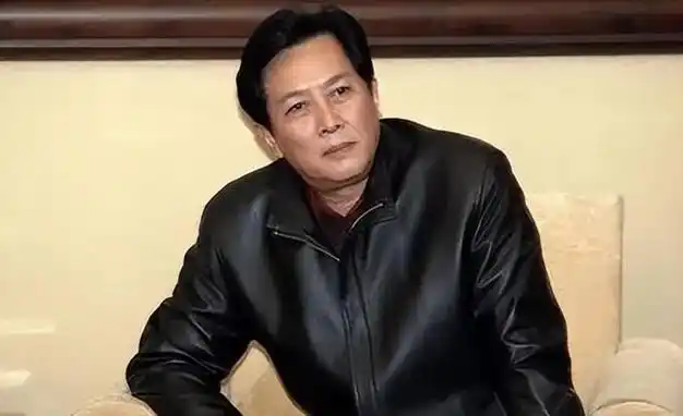 唐国强现状:国内疯狂淘金,国外妻儿花,还要担心残疾儿子的婚恋|孙涛