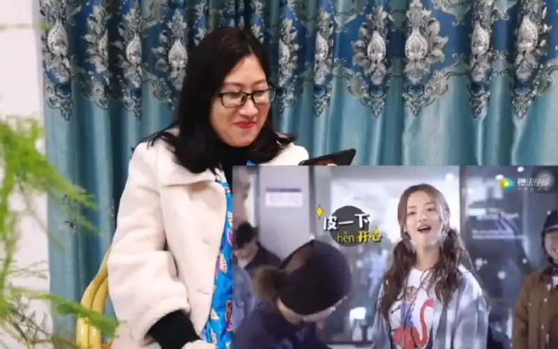 杨超越|妈妈看杨超越演戏花絮反应 皮皮越在线调皮