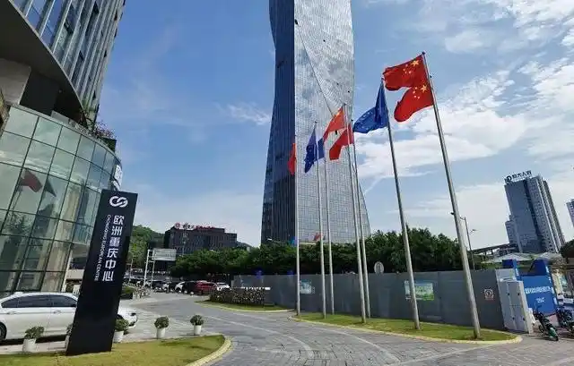 来自俄罗斯的欧利姆是上海合作组织国家多功能经贸平台副秘书长.