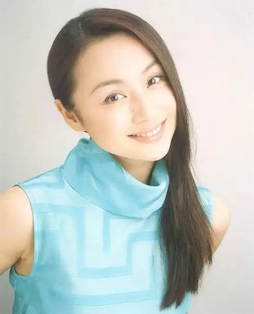 主持人曹颖素颜照(曾主演大雪无痕)7