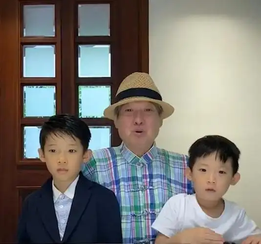 照片曝光,美貌不输女明星,如今35岁仍单身(洪金宝的儿子和女儿照片)