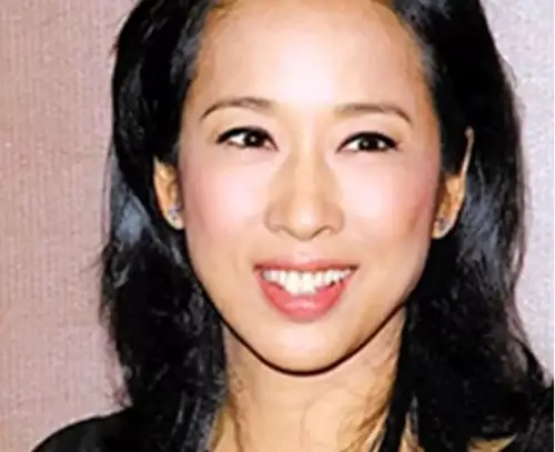 那段日子,朱玲玲总是不在家,要么到英国陪儿子,要么和好友叶倩文出去