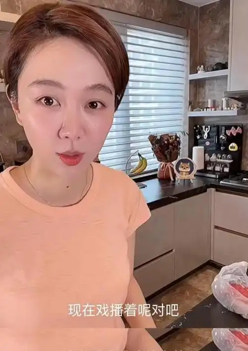 北京这一夜对比盛装打扮的金晨姜妍竟然比金晨更漂亮呢