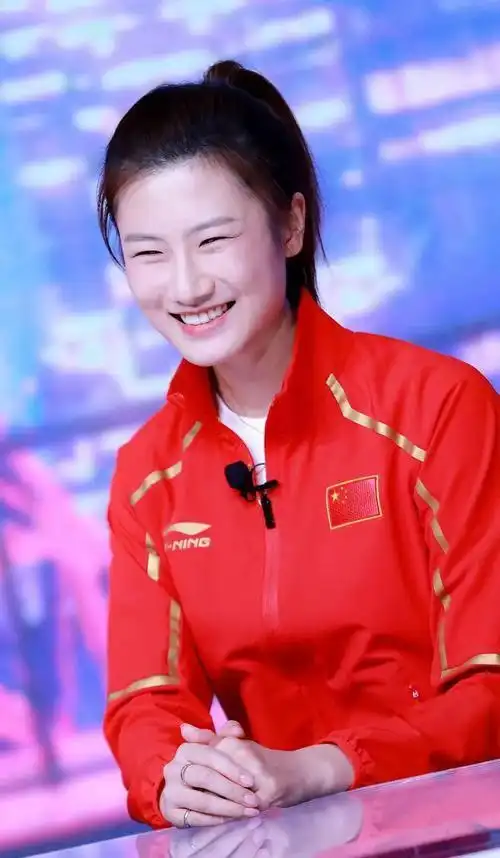 丁宁,中国乒乓球队女队前任队长,创造了国乒女队一个时代的辉煌.
