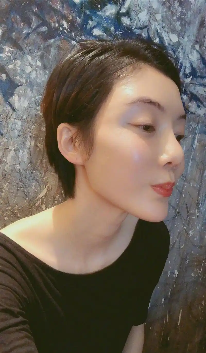 欣赏车晓的素颜生活照也是一种享受