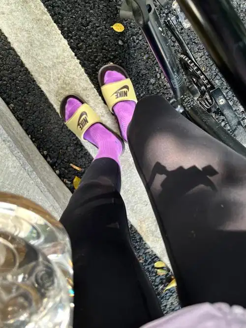 大脚女孩成功跟风