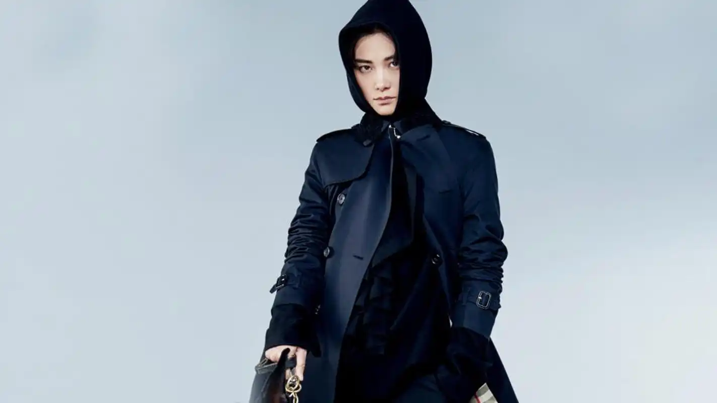 有种女扮男装叫李宇春,西装长靴出席华歌榜,头上那个是帽子吗?