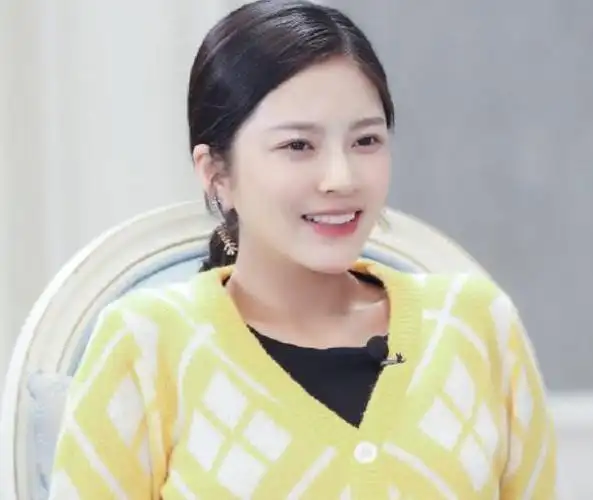 杜淳老婆晒照,自曝目前正母乳喂养女儿,婚后变节俭耳环才8块钱_王灿