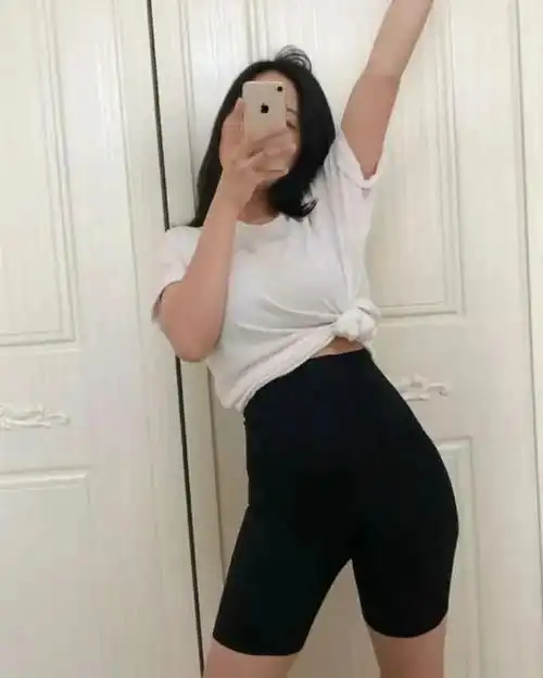 这也是让我们全身皮肤变白的关键步骤之一,尽量选择夜间护理,夜间护理